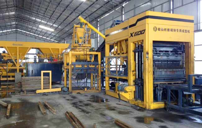 混(hun)凝土砌(qi)塊磚機(ji)變頻器(qì)調頻振(zhèn)動的優(yōu)點