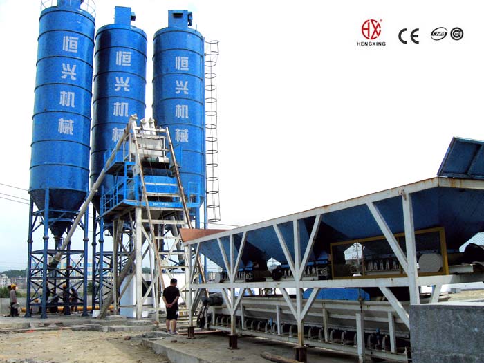 快裝式(shì)(提鬥式)混(hun)凝土攪拌(ban)設備