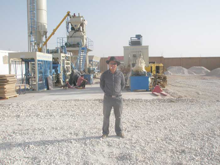 沙(sha)特砌塊(kuai)成型機(ji)客戶